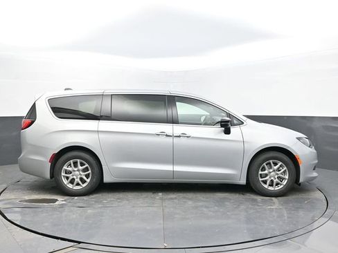 New 2026 Chrysler Voyager LX image 6