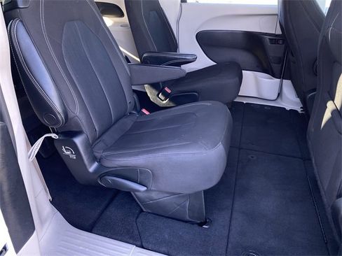 Used 2023 Chrysler Voyager LX image 30