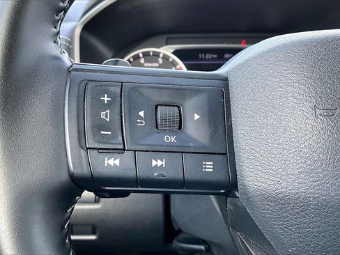 Used 2025 Nissan Rogue SV image 16