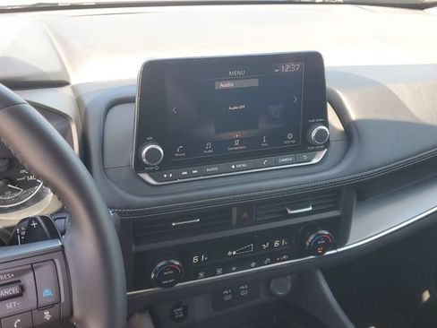 Used 2025 Nissan Rogue SV FWD image 27