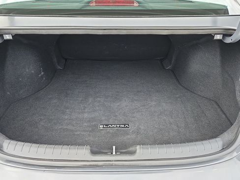 Used 2023 Hyundai Elantra SEL image 15