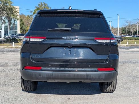 Used 2023 Jeep Grand Cherokee Altitude image 6