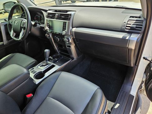 Used 2022 Toyota 4Runner SR5 Premium w/ Moonroof Package RWD image 31