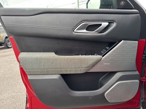 Used 2019 Land Rover Range Rover Velar R-Dynamic HSE image 32