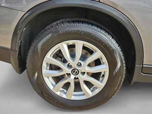Used 2019 Nissan Rogue SV FWD image 18