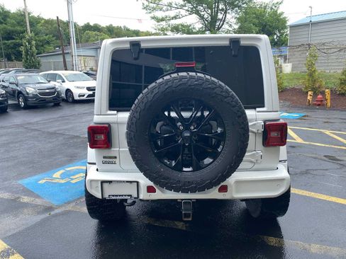 Used 2021 Jeep Wrangler Unlimited Sahara AWD/4WD image 13