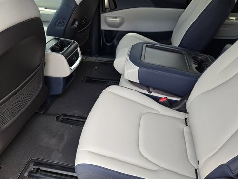 New 2026 Kia Carnival EX FWD image 19