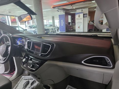 Used 2021 Chrysler Voyager LX FWD image 14