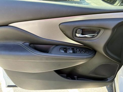 Used 2024 Nissan Murano SV w/ SV Midnight Edition Package image 7