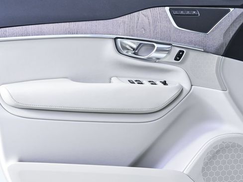 Certified 2023 Volvo XC90 B5 Plus image 8