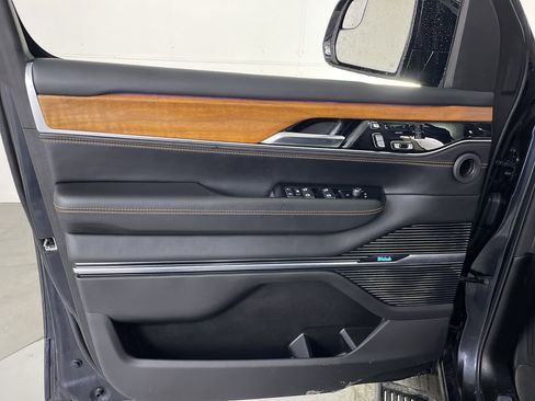 Used 2022 Jeep Grand Wagoneer Series III w/ Flexible Seating Group image 10