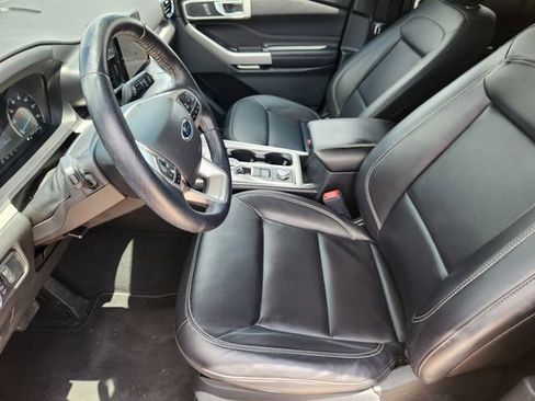 Used 2022 Ford Explorer XLT w/ Equipment Group 202A AWD/4WD image 12