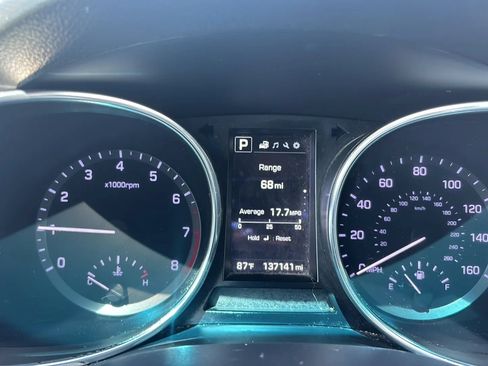 Used 2019 Hyundai Santa Fe XL SE w/ SE Premium Package 02 FWD image 2