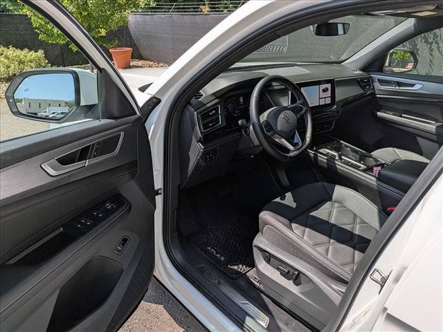 Certified 2025 Volkswagen Atlas Cross Sport SE w/ Panoramic Sunroof Package AWD/4WD image 26