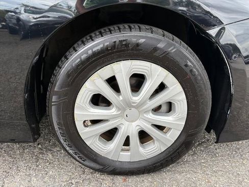 Used 2020 Toyota Prius LE image 24