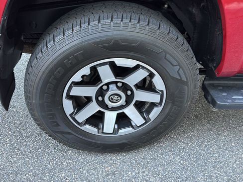 Used 2022 Toyota 4Runner TRD Off-Road image 32