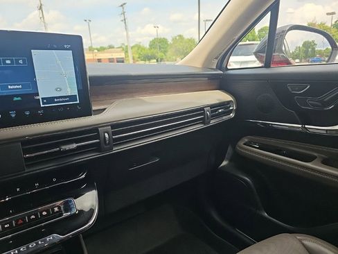 Used 2025 Lincoln Corsair Reserve FWD image 19