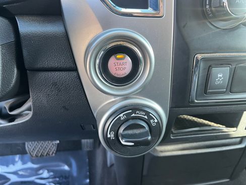 Used 2018 Nissan Titan SV image 29