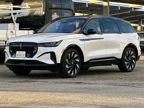 Certified 2025 Lincoln Nautilus Reserve w/ Jet Appearance Package image 8