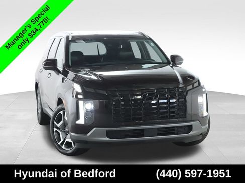 Used 2023 Hyundai Palisade Limited w/ Winter Package AWD/4WD image 1