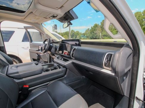 Used 2025 Ford Expedition Active AWD/4WD image 20
