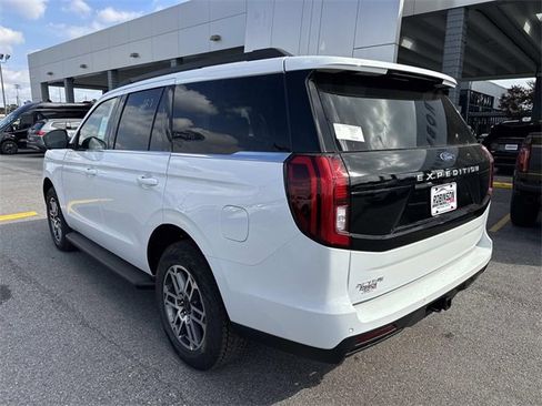 New 2025 Ford Expedition Active image 7
