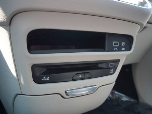 Used 2020 Chrysler Pacifica Touring-L Plus w/ Tire & Wheel Group FWD image 18