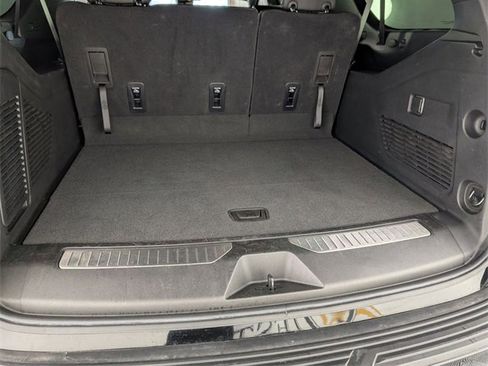 Used 2025 Chevrolet Suburban Z71 image 31