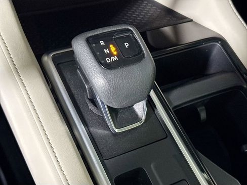 Used 2022 Nissan Pathfinder SV w/ SV Premium Package image 17