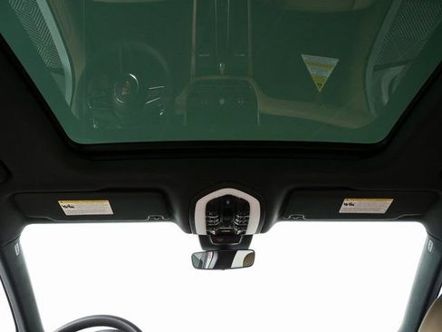 New 2026 Porsche Macan image 21