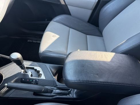 Used 2013 Toyota RAV4 Limited image 33