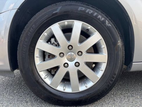 Used 2016 Chrysler Town & Country Touring FWD image 11
