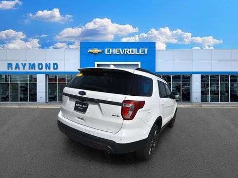 Used 2017 Ford Explorer XLT w/ Equipment Group 202A AWD/4WD image 3