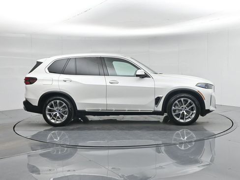 Used 2025 BMW X5 xDrive50e image 28