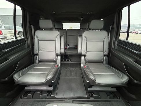 Used 2023 GMC Yukon XL Denali AWD/4WD image 42