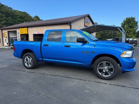 Used 2022 RAM 1500 Express w/ Wheel & Sound Group AWD/4WD image 3