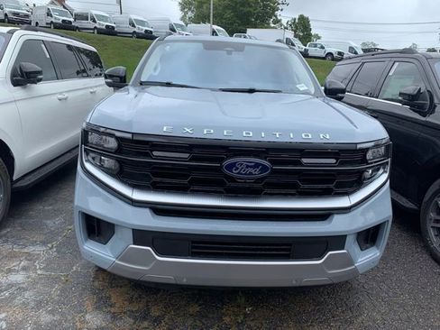 New 2025 Ford Expedition Platinum w/ Driver's Package image 5