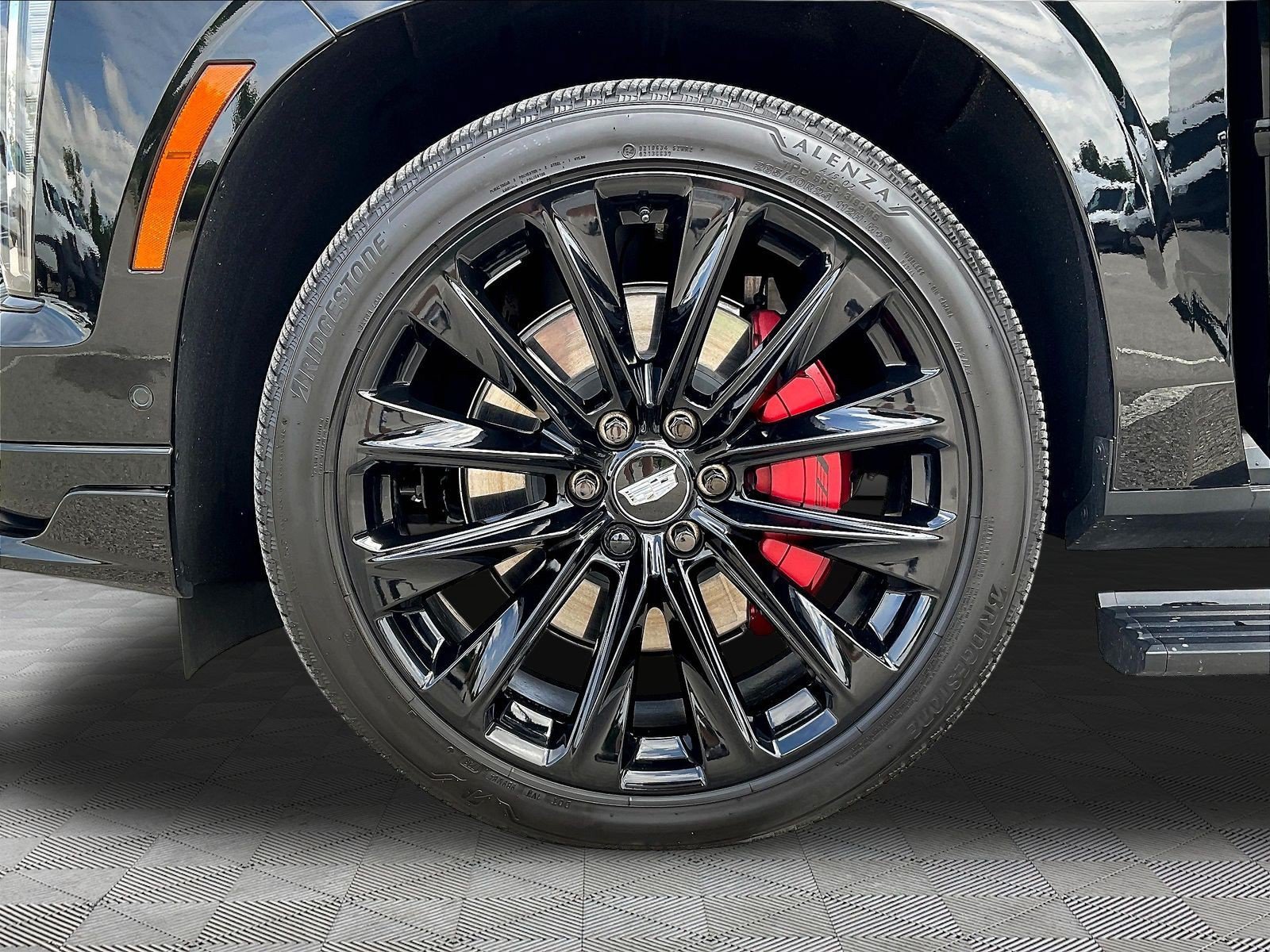 Used 2026 Cadillac Escalade ESV V w/ LPO, ONYX Package AWD/4WD image 35