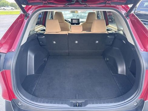 Used 2021 Toyota RAV4 XLE image 14