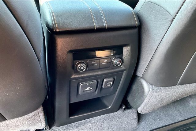 Used 2021 Chevrolet Traverse RS AWD/4WD image 35