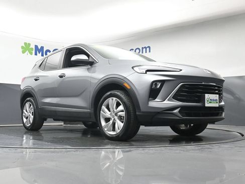 Used 2025 Buick Encore GX Preferred AWD/4WD image 25