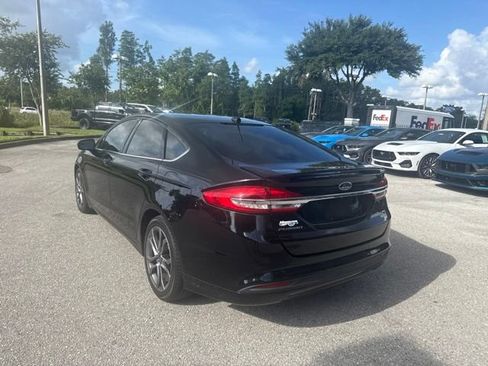 Used 2017 Ford Fusion SE w/ Equipment Group 201A FWD image 4