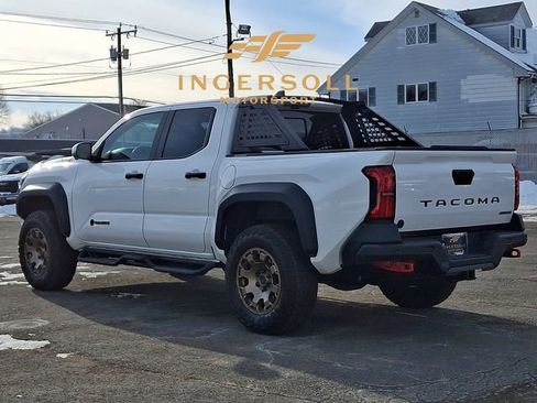 Used 2025 Toyota Tacoma Trailhunter image 4