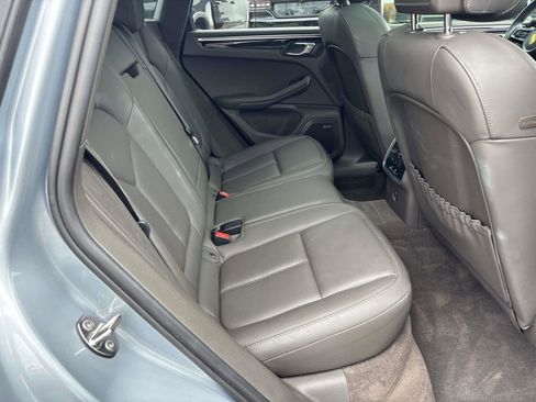 Used 2022 Porsche Macan image 14