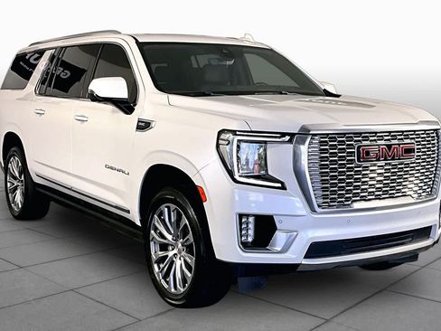 Used 2021 GMC Yukon XL Denali w/ Denali Premium Package AWD/4WD image 3
