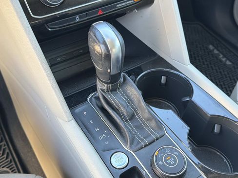 Used 2022 Volkswagen Atlas SE w/ Panoramic Sunroof Package image 14