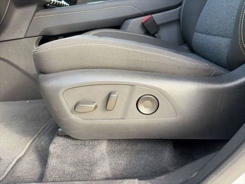 Used 2025 GMC Acadia Elevation image 17