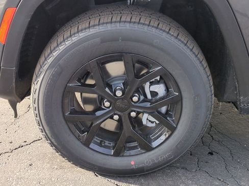 New 2025 Jeep Grand Cherokee L Altitude image 13