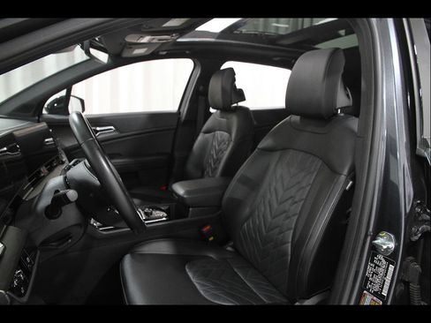 Used 2023 Kia Sportage X-Line w/ X-Line Premium Package AWD/4WD image 5