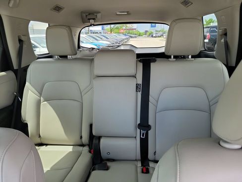Used 2023 Nissan Pathfinder SL AWD/4WD image 10